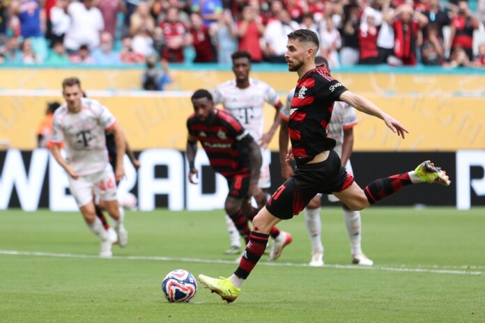 ex-tecnico-do-arsenal-rasga-elogios-a-torcida-do-flamengo-nos-eua