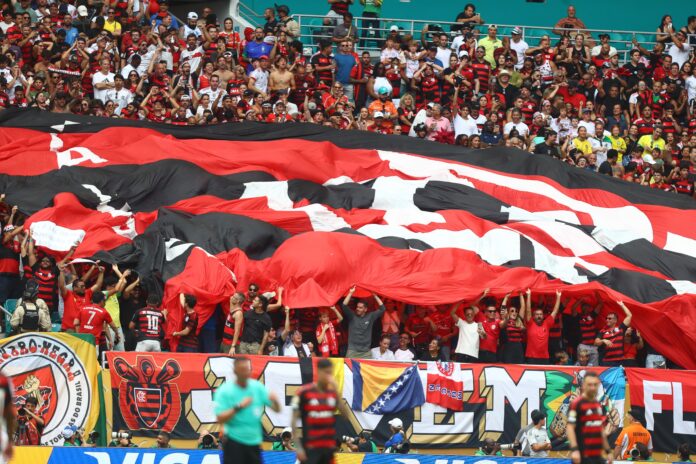 “flamengo-tem-os-melhores-torcedores-do-mundo”,-diz-lenda-do-futebol-ingles