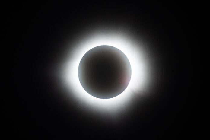 eclipse-solar-total-mais-longo-da-historia:-saiba-quando-e-onde-acontecera