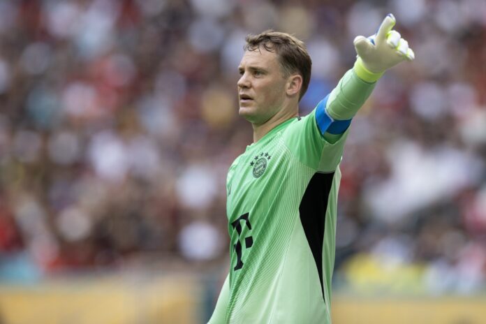 neuer-se-rende-a-torcida-do-flamengo-apos-vitoria-no-mundial-de-clubes