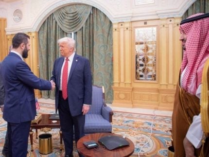 trump-revoga-sancoes-de-decadas-contra-a-siria-e-abre-caminho-para-reaproximacao-diplomatica