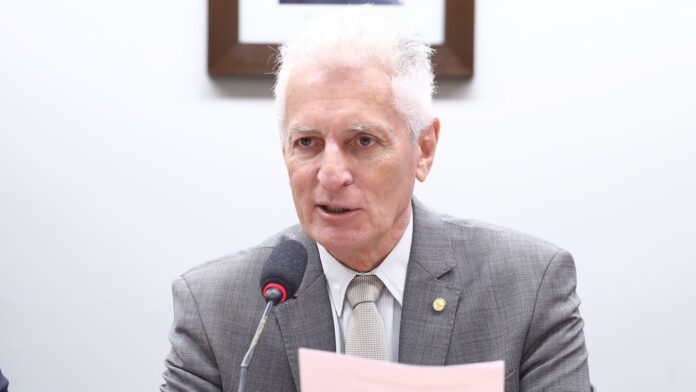 pt-tenta-acordo-com-centrao-sobre-revisao-de-beneficios-fiscais