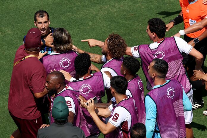 renato-gaucho-discute-e-troca-empurroes-com-craque-da-inter.-assista