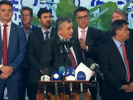 lider-do-governo-na-camara-defende-ida-ao-stf-por-alta-no-iof:-“nao-e-para-peitar”