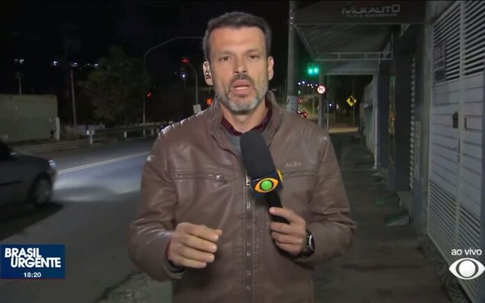 reporter-da-band-entra-ao-vivo-para-pedir-desculpas-por-empurrar-colega-da-record