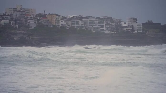 ciclone-bomba-deixa-mais-de-35-mil-propriedades-sem-luz-na-australia