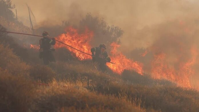 incendios-na-ilha-grega-de-creta-obrigam-mais-de-mil-pessoas-a-fugirem