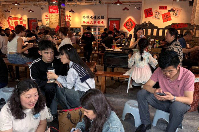 atividade-de-servicos-na-china-tem-minima-em-9-meses,-mostra-pmi-do-caixin