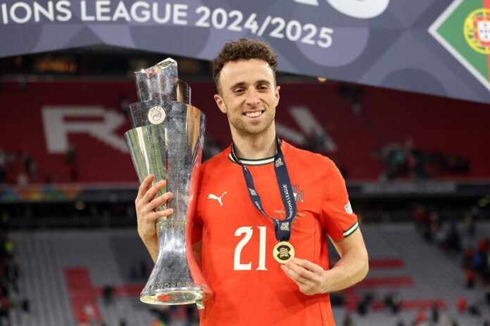 rivais-do-liverpool-homenageiam-diogo-jota,-morto-em-acidente-de-carro