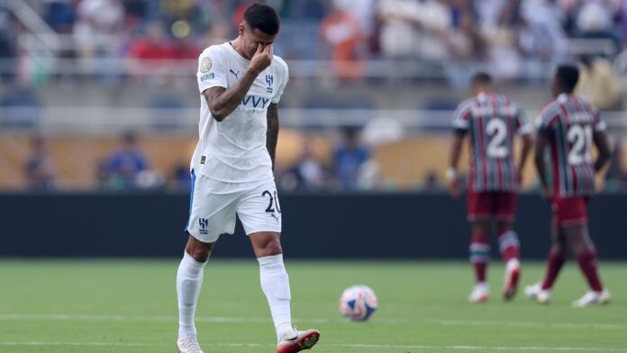 joao-cancelo-e-ruben-neves,-do-al-hilal,-choram-em-homenagem-a-diogo-jota