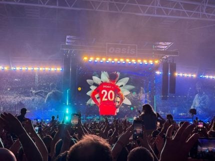 em-primeiro-show-da-turne,-oasis-dedica-um-de-seus-maiores-hits-a-diogo-jota