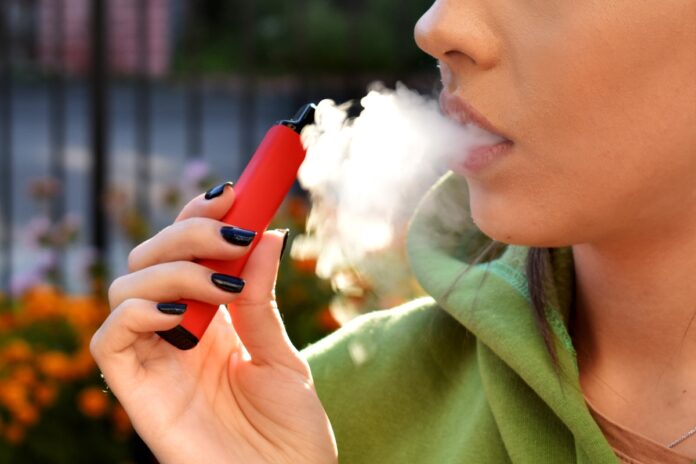 influenciados-por-amigos:-conheca-perfil-de-adolescentes-que-usam-vape