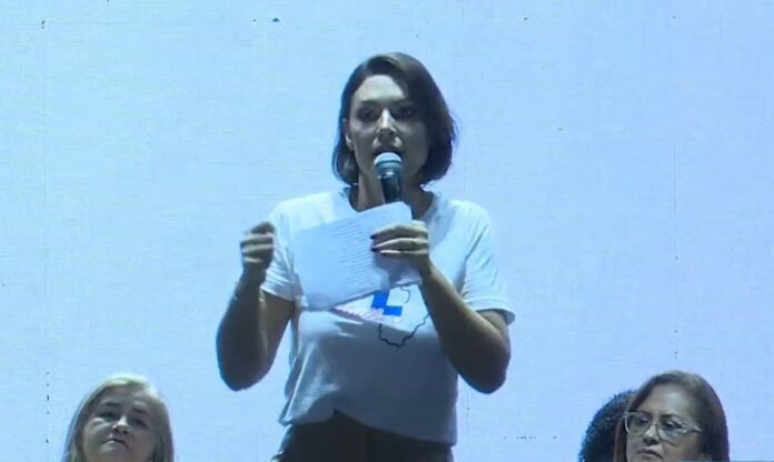 michelle-endossa-pedido-de-bolsonaro-por-maioria-no-congresso