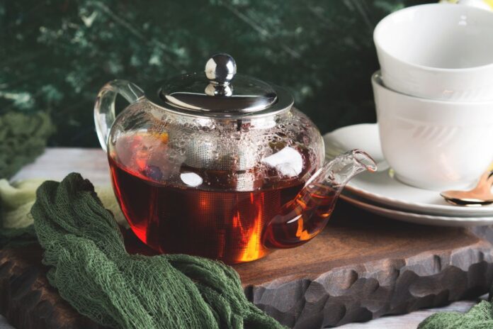 conheca-7-receitas-de-cha-de-espinheira-santa-e-seus-beneficios