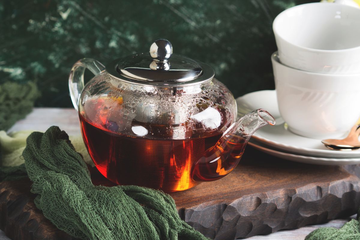 conheca-7-receitas-de-cha-de-espinheira-santa-e-seus-beneficios