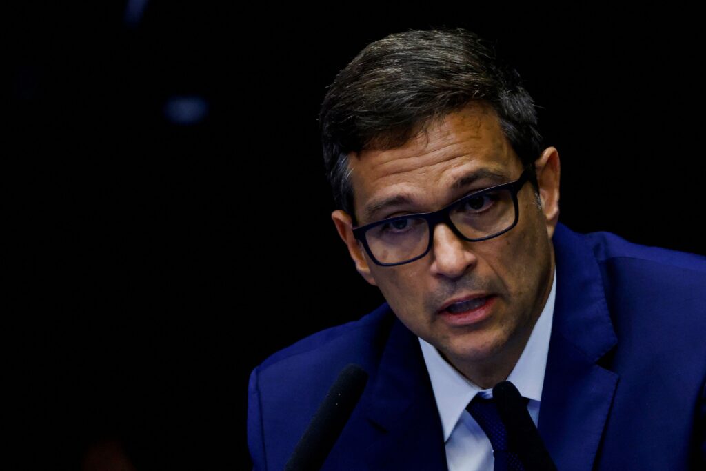 campos-neto-nega-que-problema-seja-juros-e-culpa-fiscal