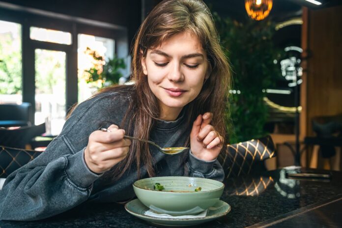 alimentacao:-conheca-8-sopas-termogenicas-para-ajudar-a-emagrecer