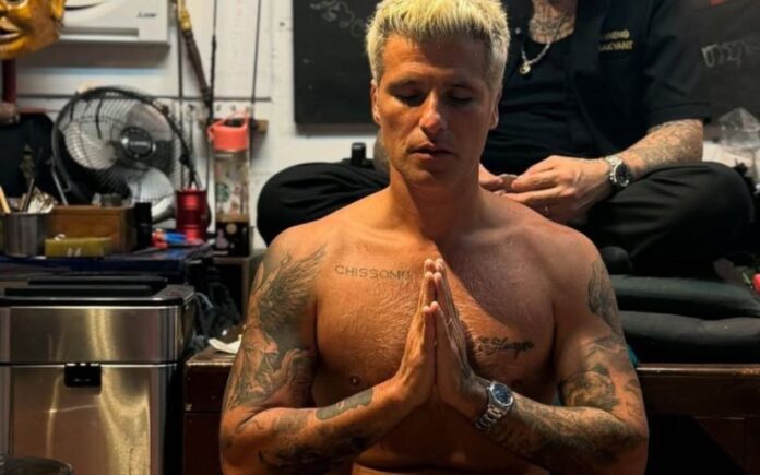 bruno-gagliasso-faz-tatuagem-tradicional-durante-viagem-a-tailandia