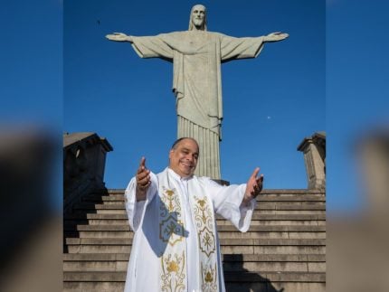 padre-omar,-reitor-do-cristo-redentor,-sofre-acidente-na-venezuela-e-fratura-8-costelas