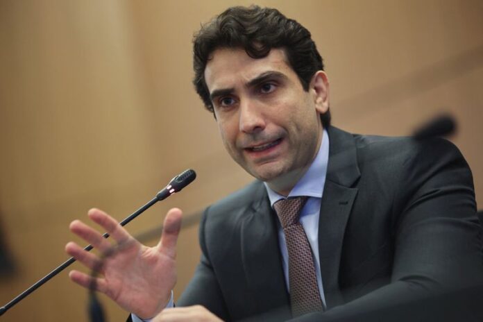 sob-criticas-por-selic-alta,-galipolo-almoca-com-parlamentares-nesta-terca