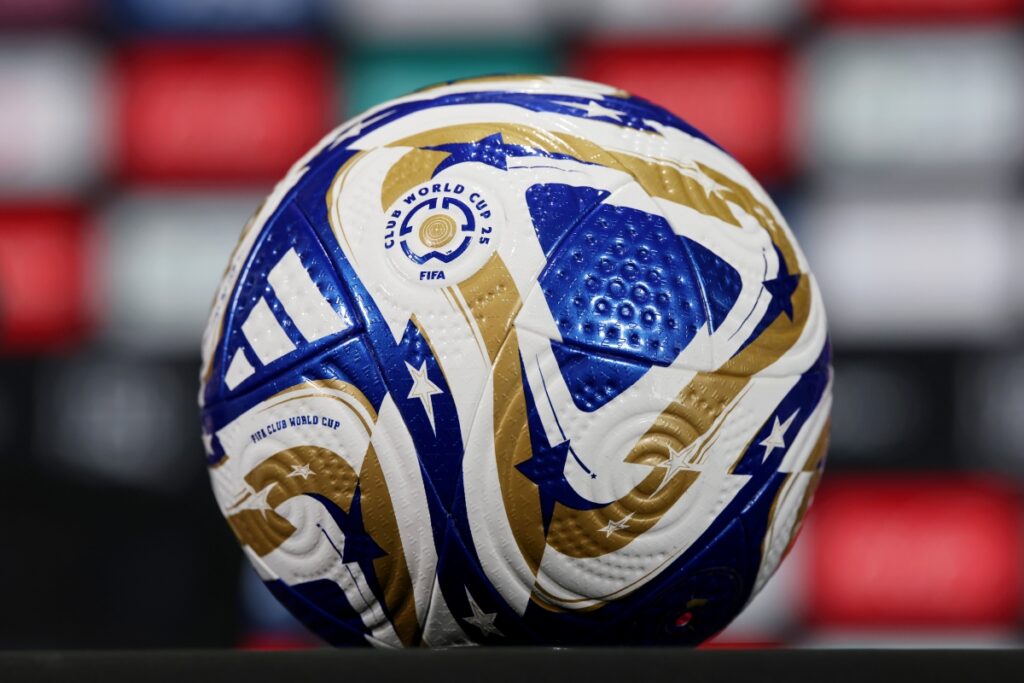 mundial:-fifa-muda-cores-da-bola-oficial-para-semifinal.-veja-fotos