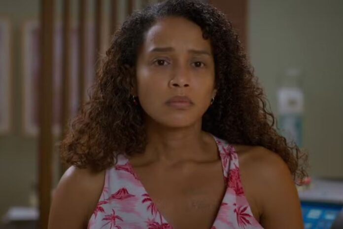 raquel-remove-tatuagem-de-maria-de-fatima-em-vale-tudo