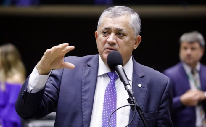 lider-do-pt:-vamos-discutir-medidas-para-evitar-cortes