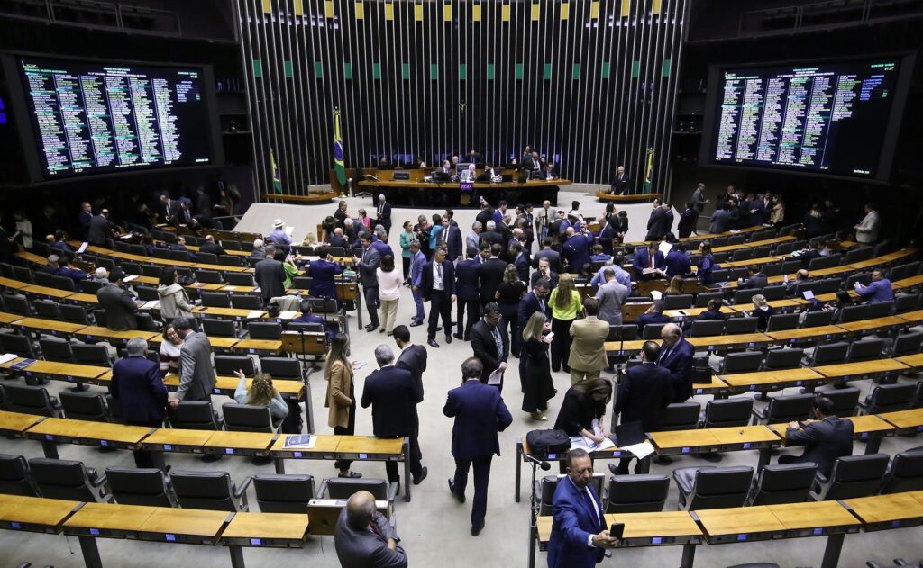 camara-aprova-texto-base-que-cria-160-cargos-comissionados-no-stf