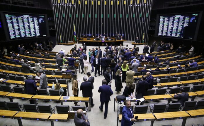 camara-aprova-texto-base-que-cria-160-cargos-comissionados-no-stf