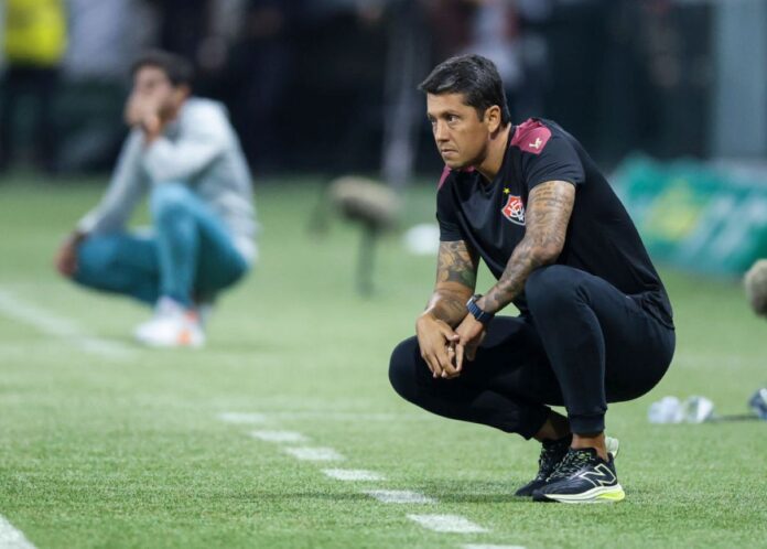 vitoria-demite-thiago-carpini-apos-eliminacao-na-copa-do-nordeste