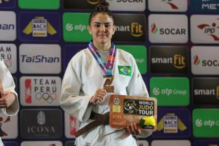 nicole,-de-17-anos,-vai-representar-o-df-no-mundial-cadete-de-judo