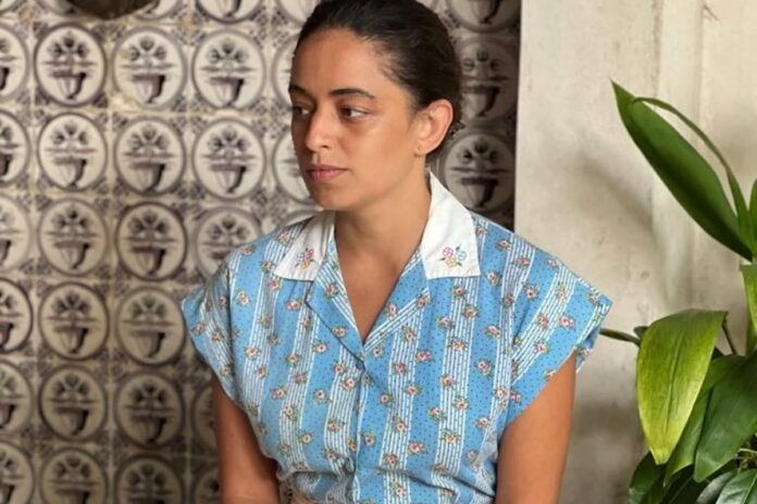 atriz-de-ainda-estou-aqui-assume-relacao-com-diretor-de-novela