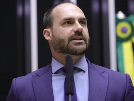 apos-taxacao-imposta-por-trump,-eduardo-bolsonaro-faz-apelo-aos-brasileiros