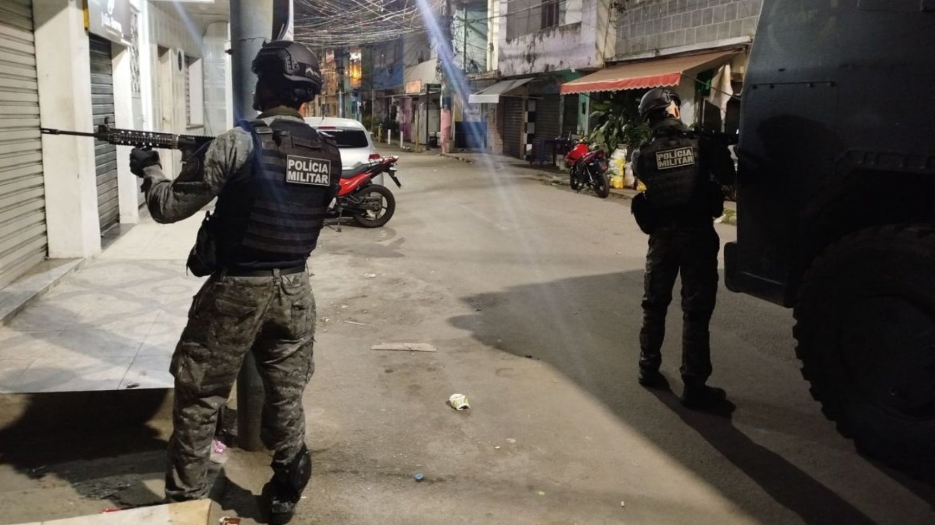 policia-faz-operacao-na-mare-contra-roubo-e-furto-de-cargas-no-rio