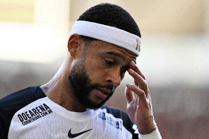 memphis-depay-falta-a-treino-do-corinthians-apos-atraso-de-pagamentos