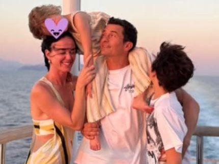 apos-anunciar-divorcio,-orlando-bloom-posa-ao-lado-de-katy-perry-em-nova-foto