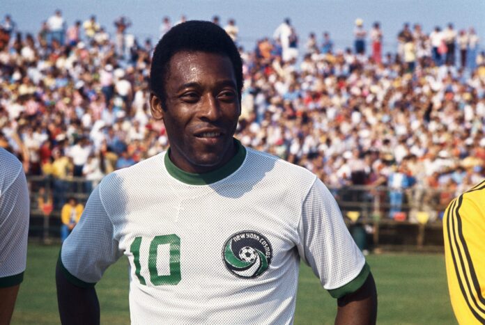 ex-time-de-pele-e-beckenbauer-anuncia-retorno-ao-futebol-profissional