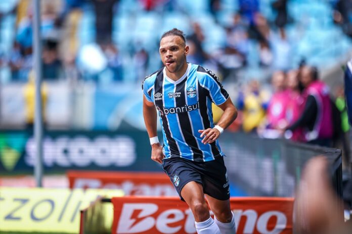 braithwaite-se-diz-brasileiro-e-manda-recado-a-carlo-ancelotti