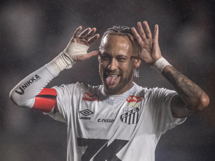 neymar-adiciona-mel-em-chuteira-personalizada-com-o-nome-de-todos-os-filhos
