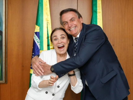 regina-duarte-volta-a-declarar-apoio-a-jair-bolsonaro:-“continuo-admirando”