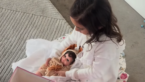 filha-de-ticiane-e-tralli-ganha-bebe-reborn-no-aniversario-de-6-anos