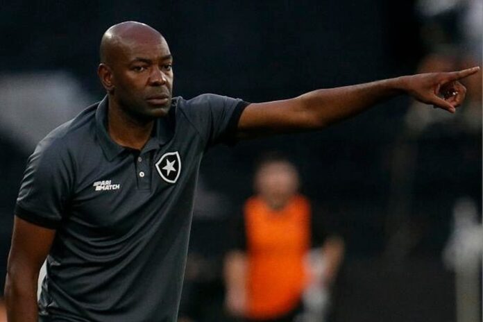 claudio-cacapa-destaca-o-coletivo-do-botafogo-na-vitoria-sobre-o-vasco