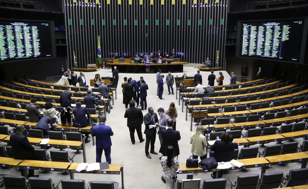 governistas-pedem-repudio-a-taxa-de-trump;-oposicao-quer-convocar-ministros