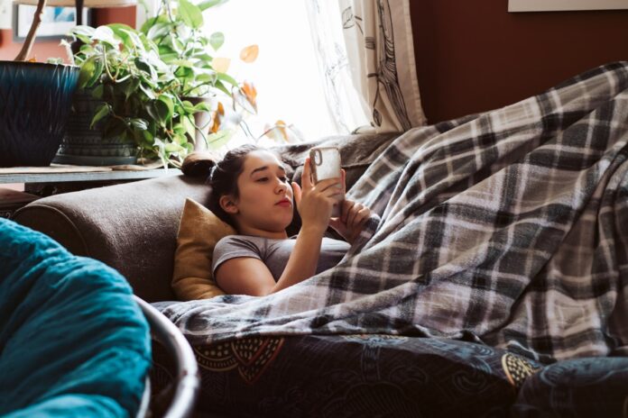 meninas-sentem-mais-impactos-negativos-das-redes-sociais,-diz-estudo