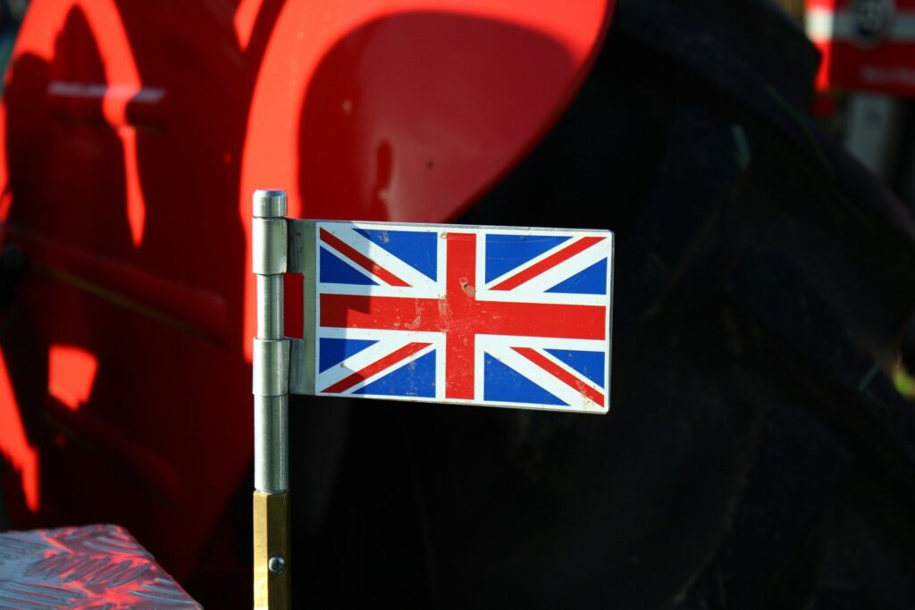 aviao-de-pequeno-porte-cai-em-aeroporto-perto-de-londres