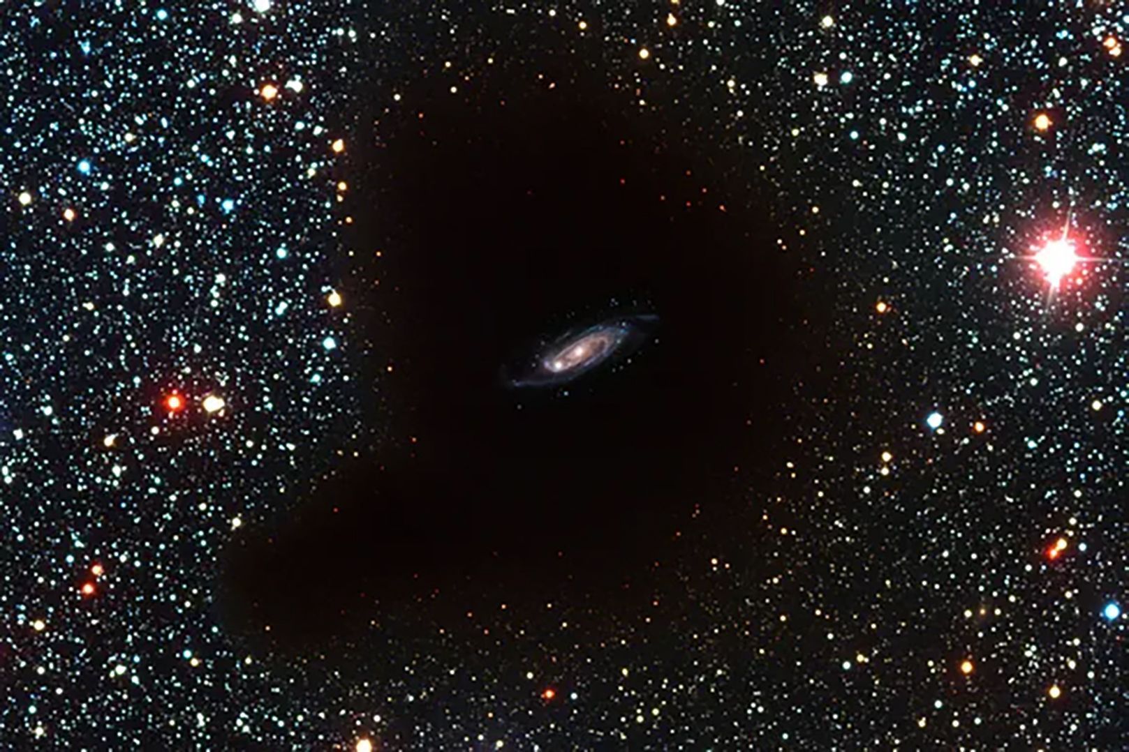 vazio-cosmico-pode-explicar-misterio-da-expansao-acelerada-do-universo