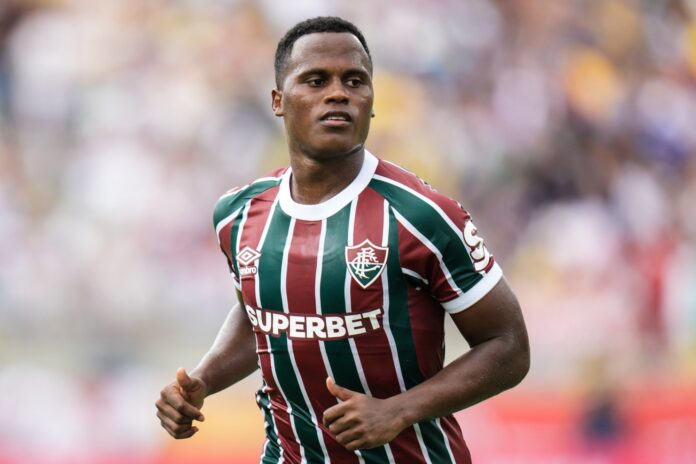 time-da-inglaterra-encaminha-contratacao-de-arias,-do-fluminense