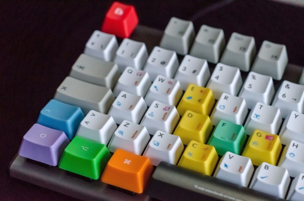 teclado-mecanico-ou-de-membrana:-qual-a-diferenca-e-o-mais-ideal?