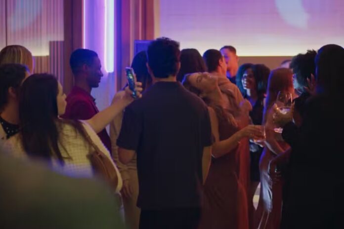 heleninha-surta-de-novo-e-vira-piada-em-festa:-‘toca-um-mambo,-dj!’