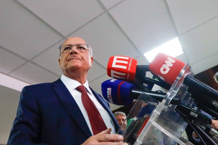 alckmin-diz-que-considera-pedir-a-trump-mais-prazo-para-negociar-taxas